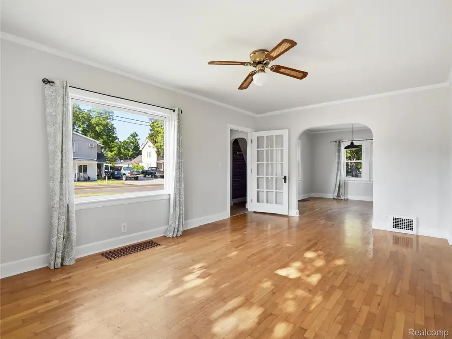 529 E Broad Street, Linden, MI 48451 - #3