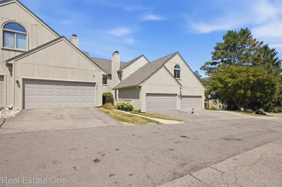 29363 Laurel Drive, Farmington, MI 48331 - #2