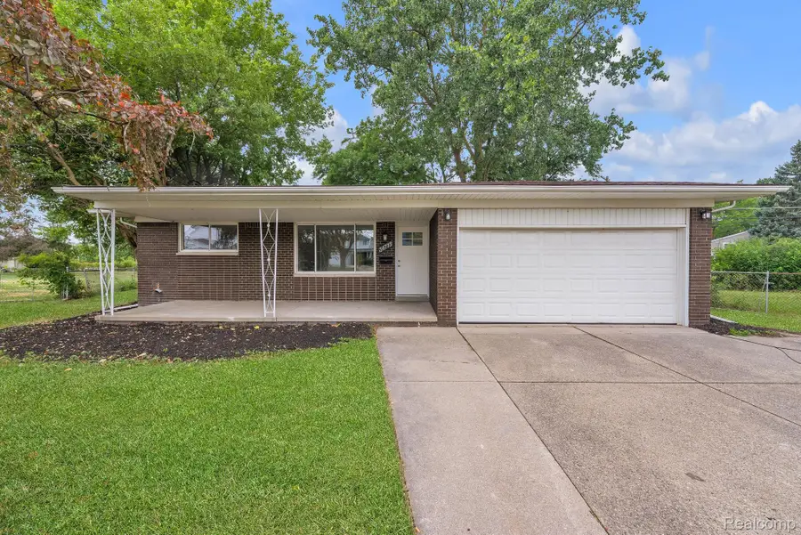 34715 Robinson Court, Sterling Heights, MI 48310 - #2
