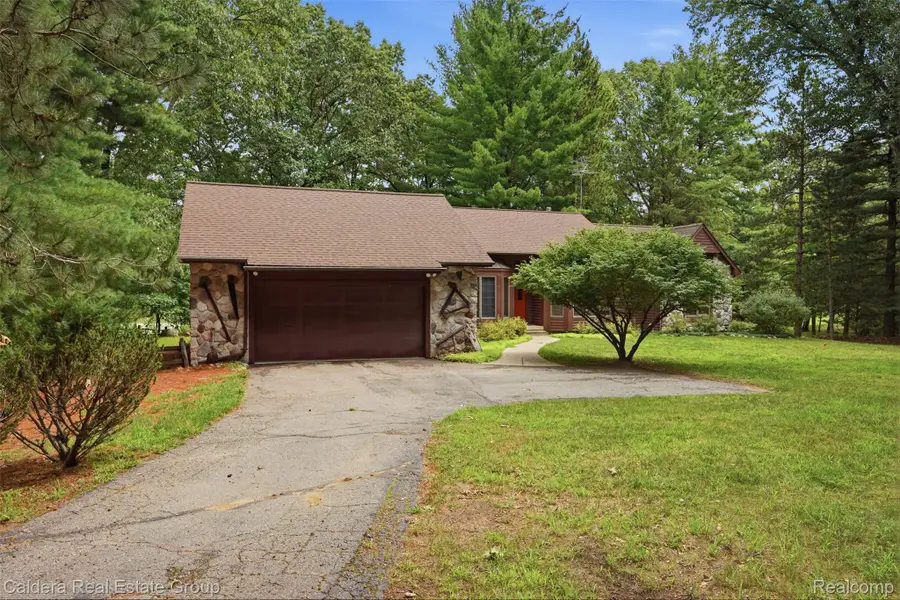 8636 Hidden Lake Drive, Howell, MI 48855 - #2
