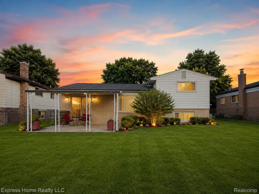 36177 Waltham Drive, Sterling Heights, MI 48310 - #2