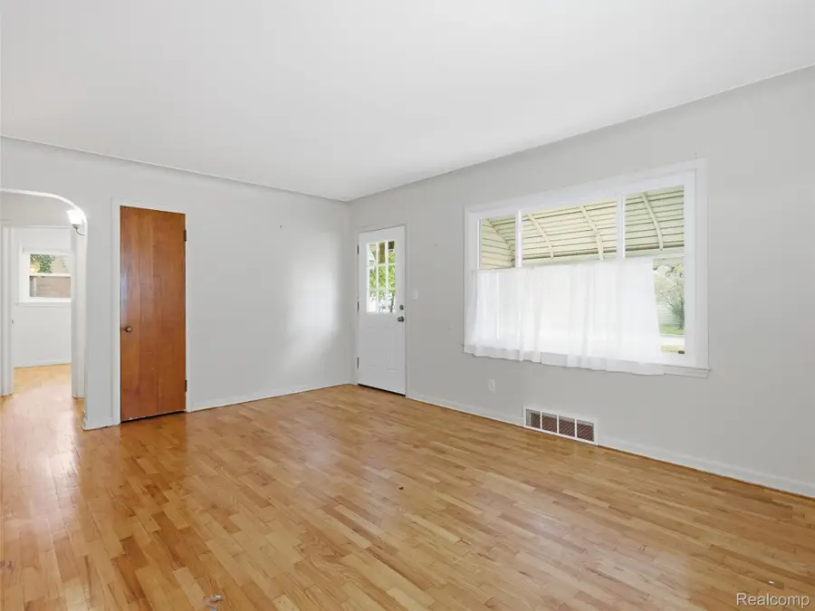 503 Bush Street, Linden, MI 48451 - #2