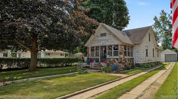 1047 Myrtle Avenue, Waterford, MI 48328