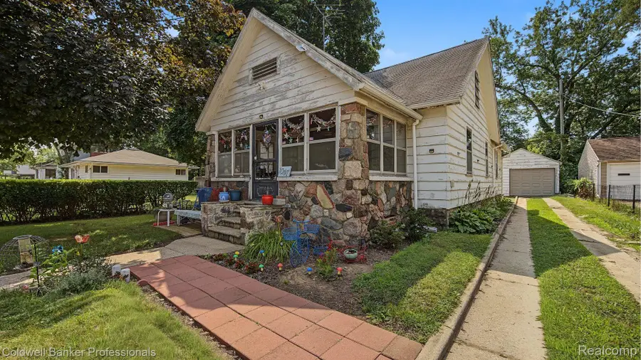 1047 Myrtle Avenue, Waterford, MI 48328 - #2