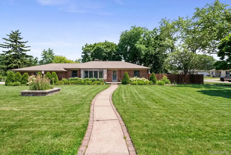 27200 Milton Avenue, Warren, MI 48092 - #2