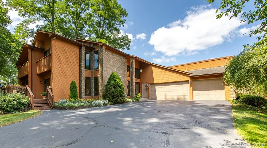 7880 Deerhill Drive, Clarkston, MI 48346 - #2