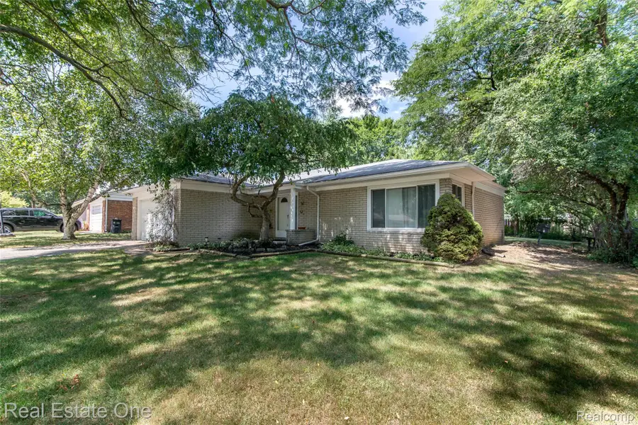30290 Old Stream Street, Southfield, MI 48076 - #2