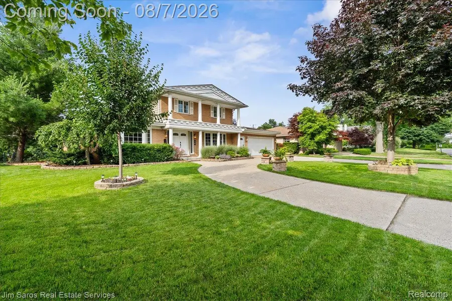 16 Crestwood Drive, Village Of Grosse Pointe Shores, MI 48236 - #2