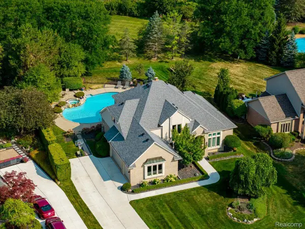 7977 Brampton Drive, Canton, MI 48187