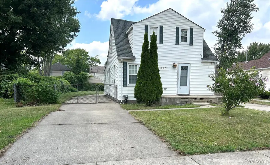 26537 Palmer Boulevard, Madison Heights, MI 48071 - #3