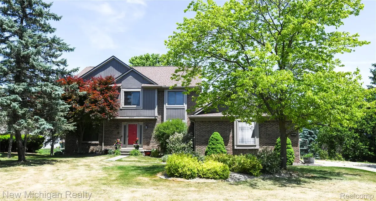 22200 Heatheridge, Farmington Hills, MI 48167 - #1