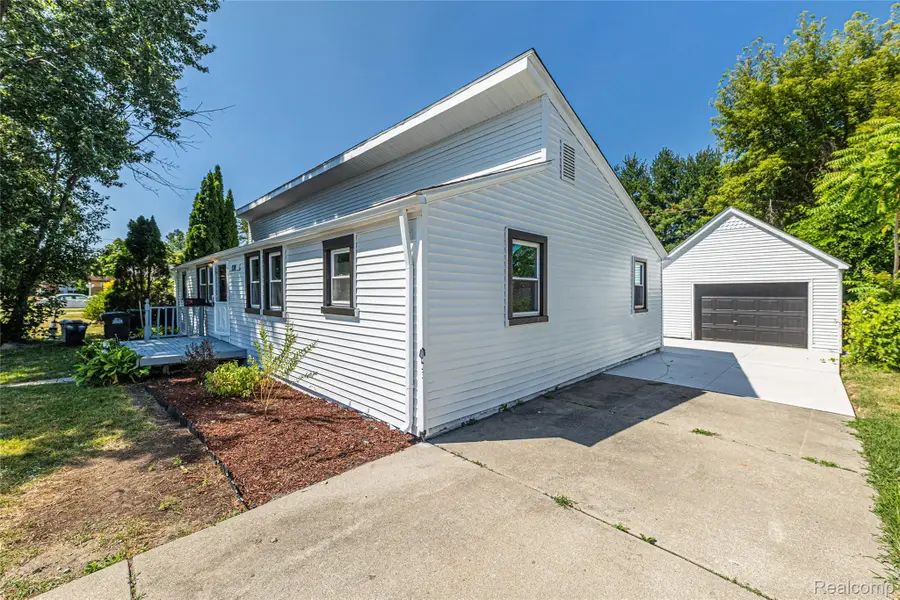 8280 Pine Street, Taylor, MI 48180 - #3