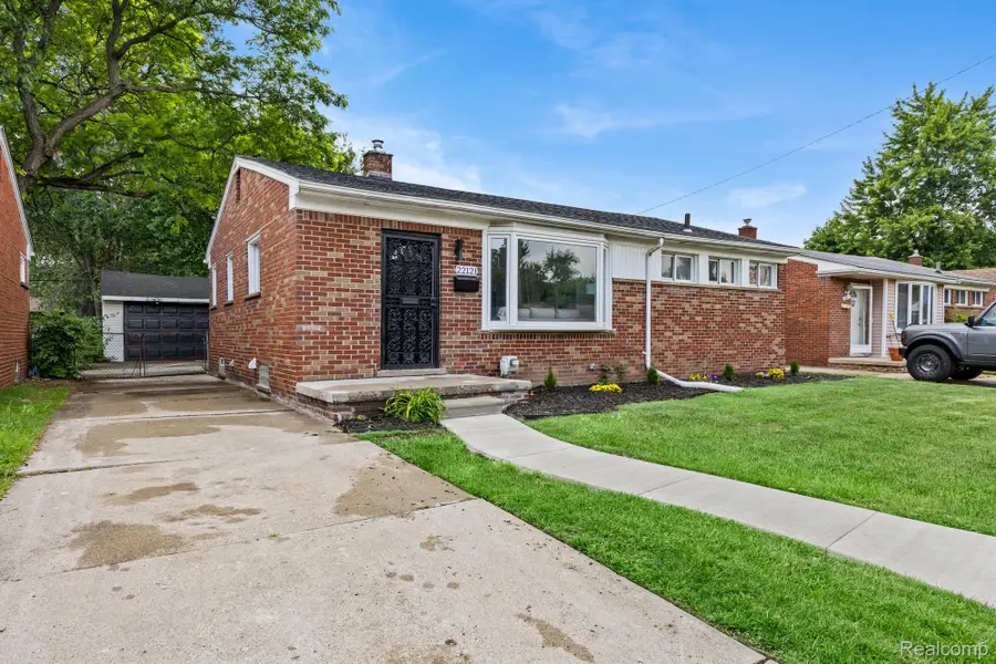 22121 Whitmore Street, Oak Park, MI 48237 - #3