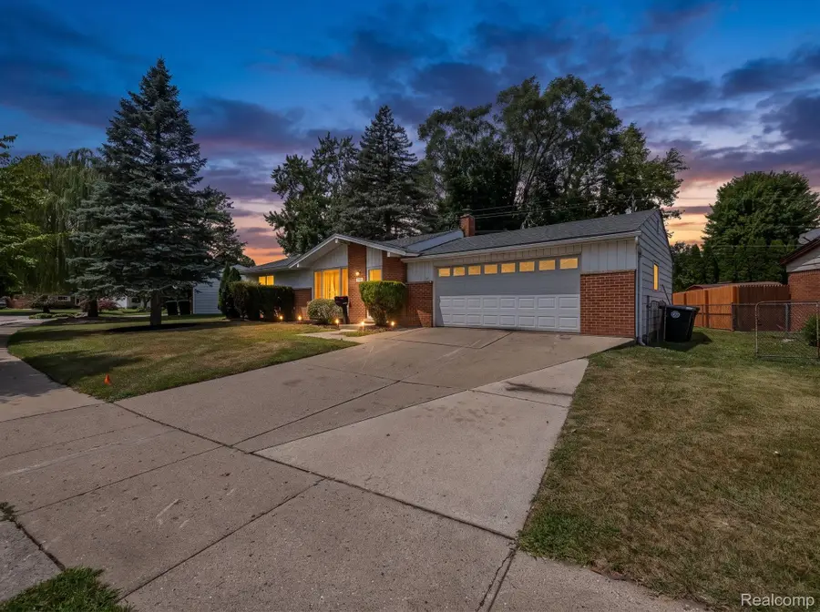 36448 Dowling Street, Livonia, MI 48150 - #2