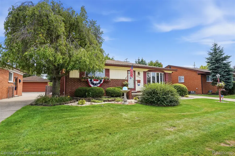 6834 Cronin Drive, Dearborn Heights, MI 48127 - #2