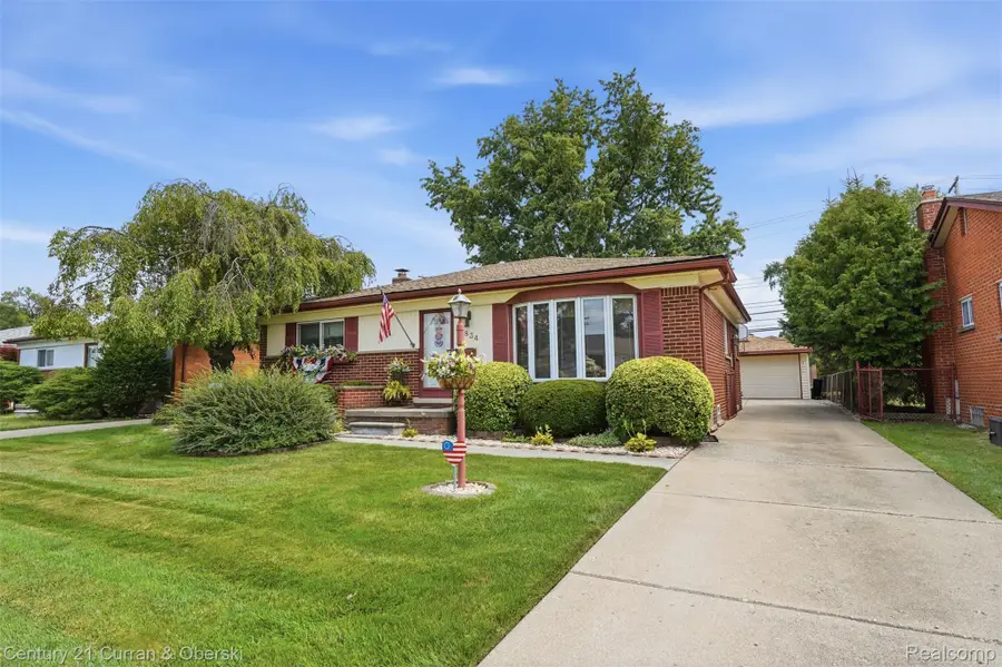 6834 Cronin Drive, Dearborn Heights, MI 48127 - #3