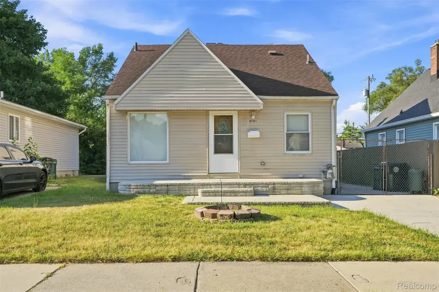 8781 Albany Street, Oak Park, MI 48237 - #2