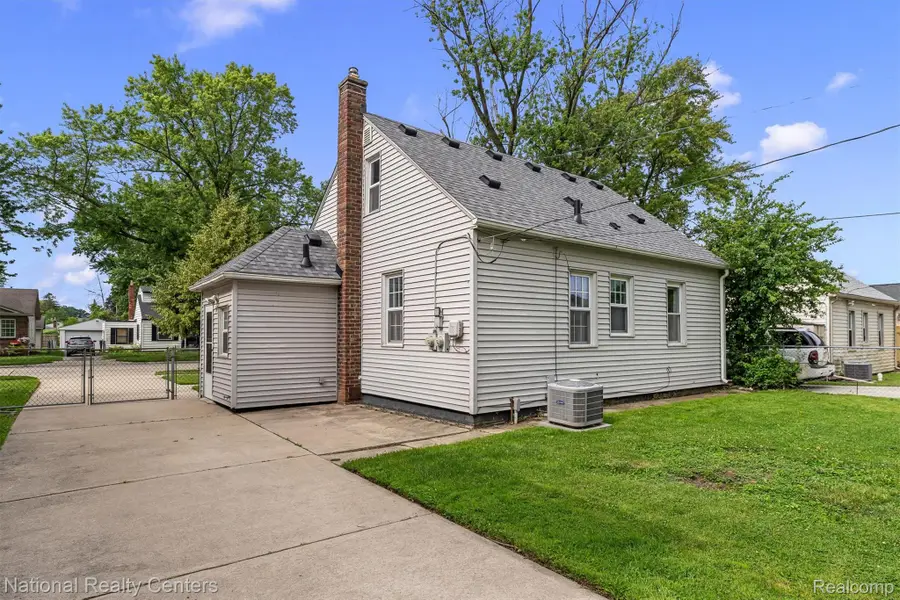 21523 Fresard Street, Saint Clair Shores, MI 48080 - #3