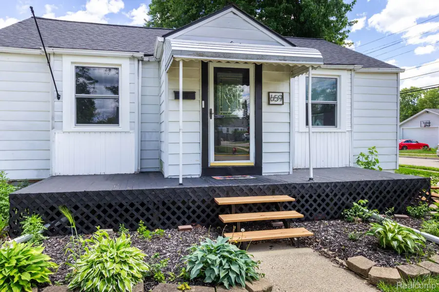 659 Gargantua Avenue, Clawson, MI 48017 - #3