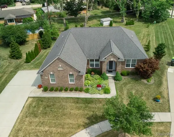 42328 Hickorywood Drive, SterlingHeights, MI 48314