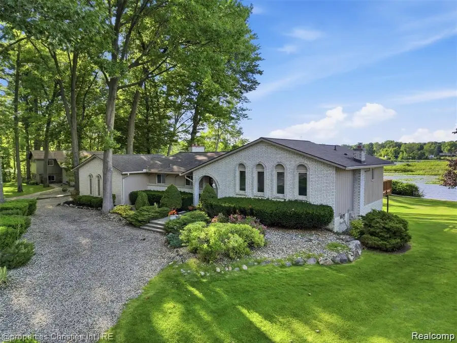 1721 Imperial Drive, Highland, MI 48356 - #3