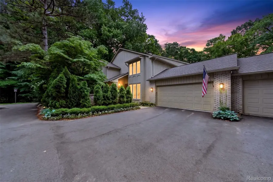 1262 Woodcrest Circle, Bloomfield, MI 48304 - #2