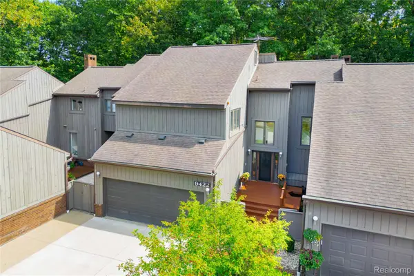 9422 Hawthorne Glen Drive, GrosseIle, MI 48138