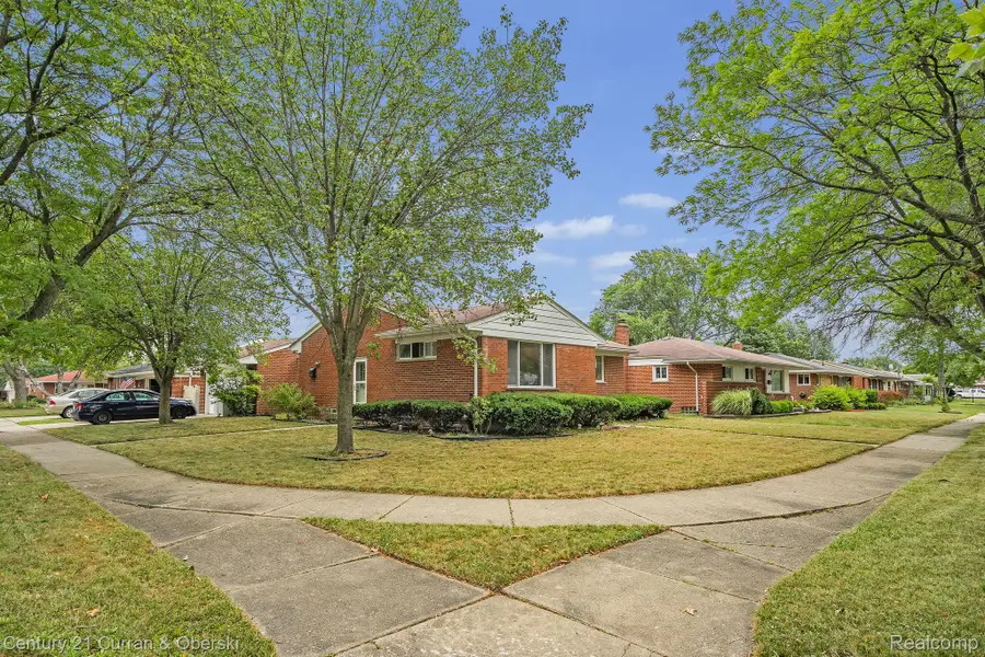 27227 W Pleasant Ridge Street, Dearborn Heights, MI 48127 - #2
