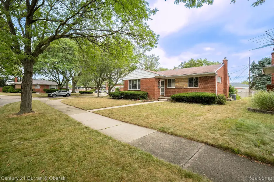 27227 W Pleasant Ridge Street, Dearborn Heights, MI 48127 - #3