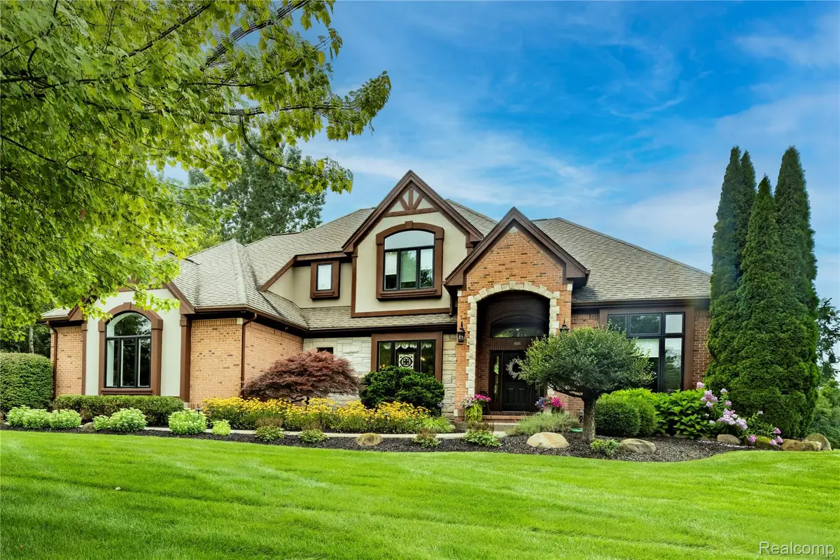 7712 Parkcrest Circle, Clarkston, MI 48348 - #1