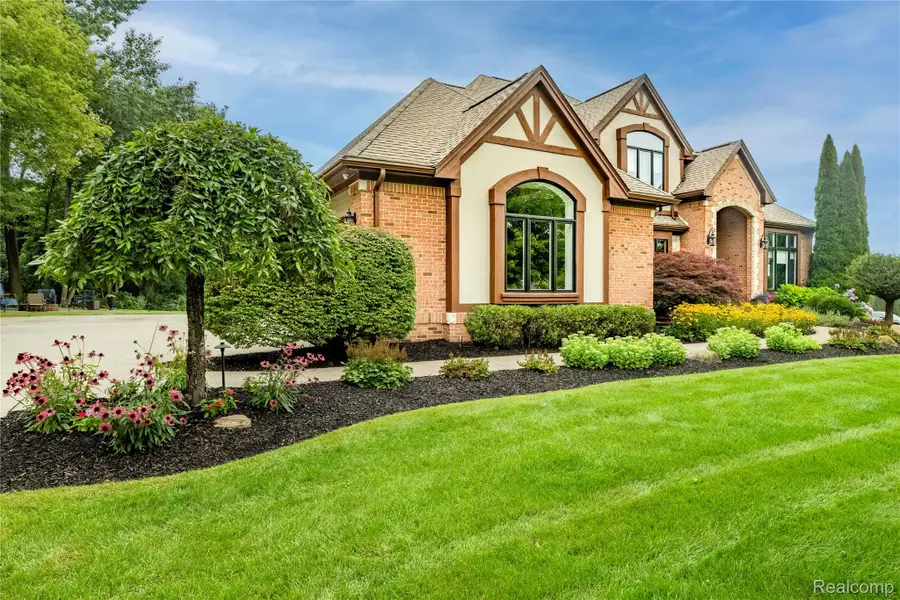 7712 Parkcrest Circle, Clarkston, MI 48348 - #3