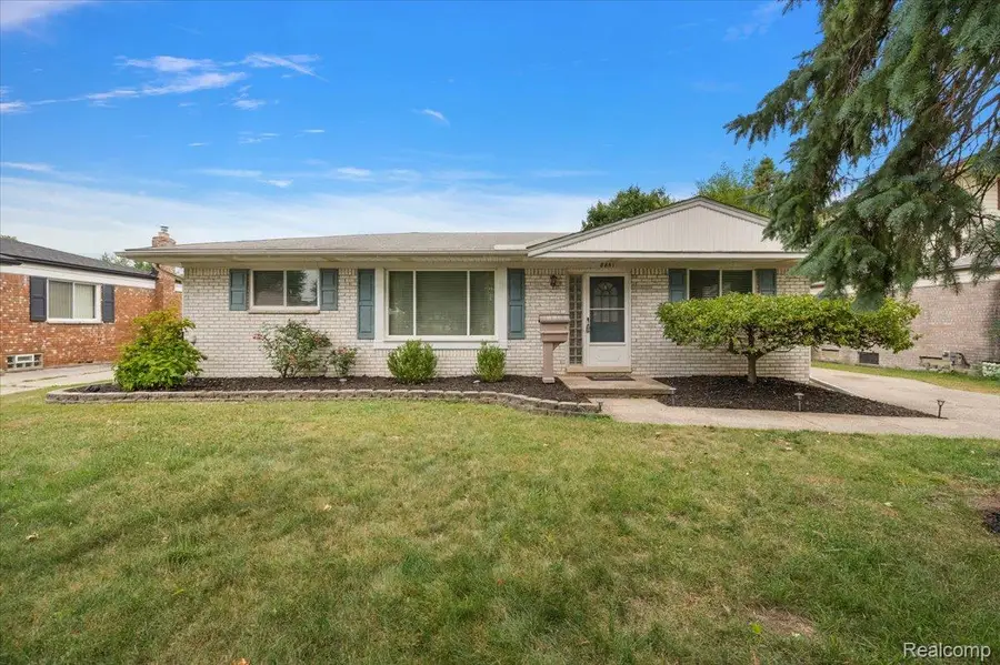 8851 Alwardt Drive, Sterling Heights, MI 48313 - #2