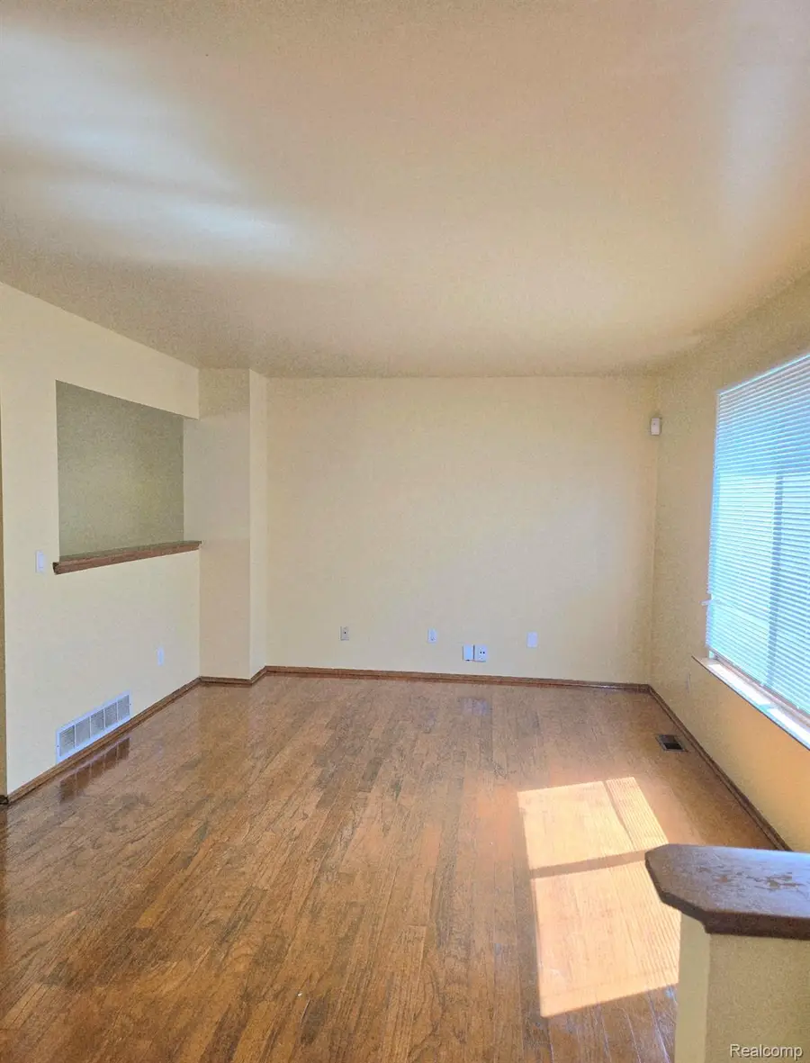 8702 Hazelton Street, Dearborn Heights, MI 48127 - #2