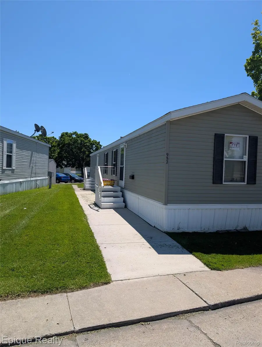 952 Cour Retta Street, Warren, MI 48091 - #2