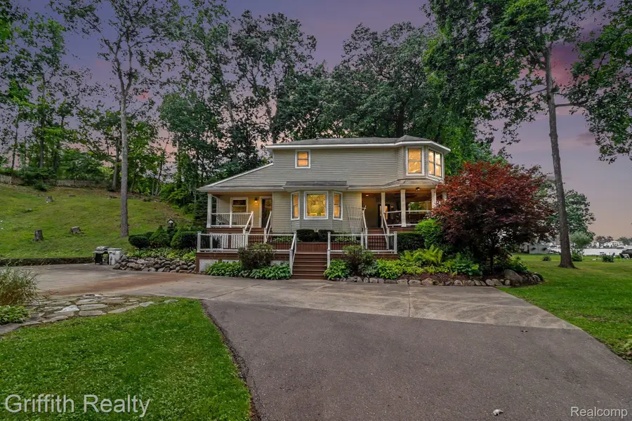 4550 Clifford Road, Brighton, MI 48116 - #2