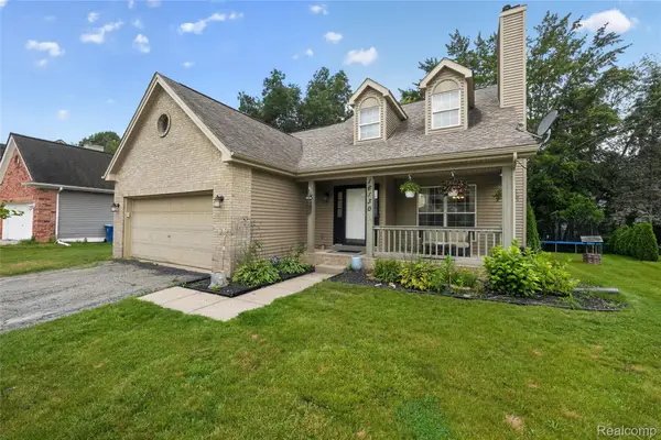 16130 Aspen Hollow Drive, Fenton, MI 48430