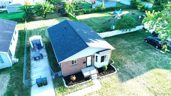 22100 Pleasant Street, StClairShores, MI 48080