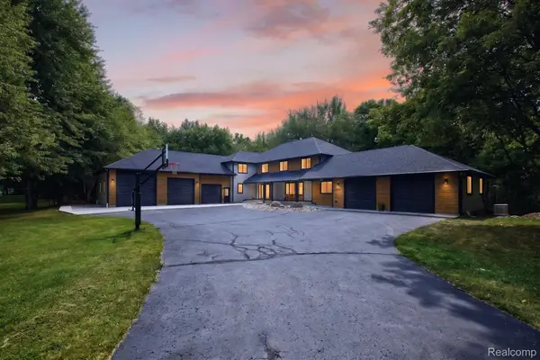8290 Burleigh Road, GrandBlanc, MI 48439