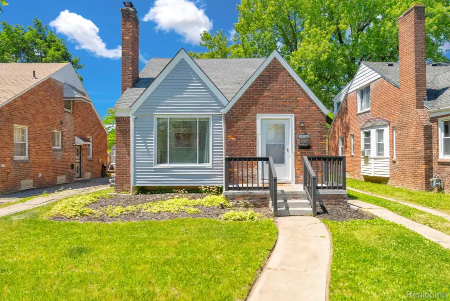 19139 Plainview Avenue, Detroit, MI 48219 - #2