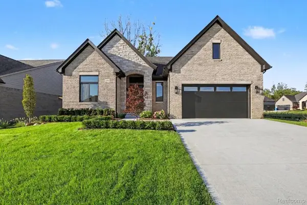 13834 Quail View Dr, Washington, MI 48094
