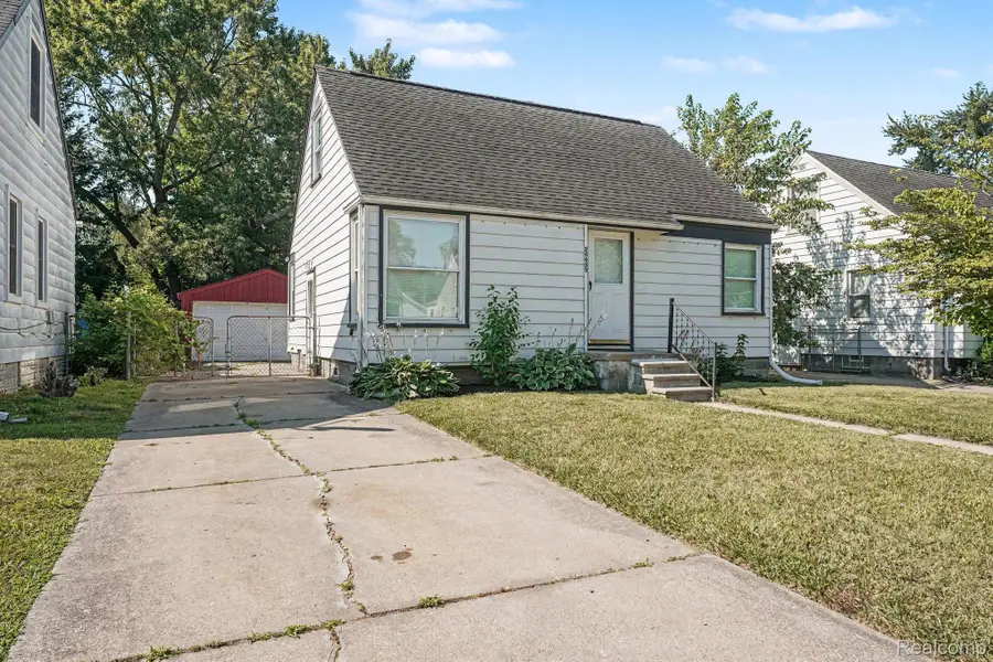 24435 Colgate Street, Dearborn Heights, MI 48125 - #2
