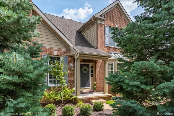 45042 Broadmoor Circle S, Northville, MI 48168