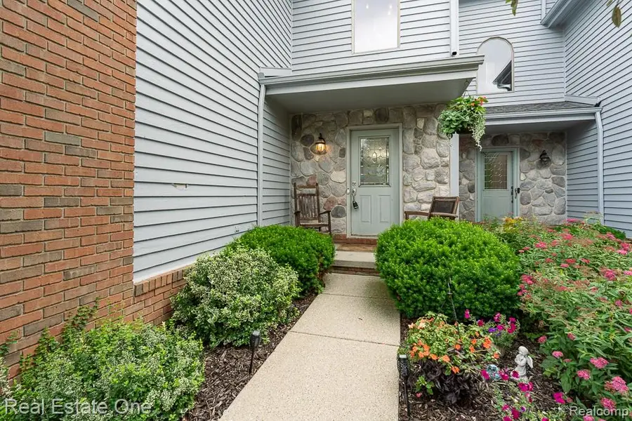 6595 Scenic Pines Court, Clarkston, MI 48346 - #2