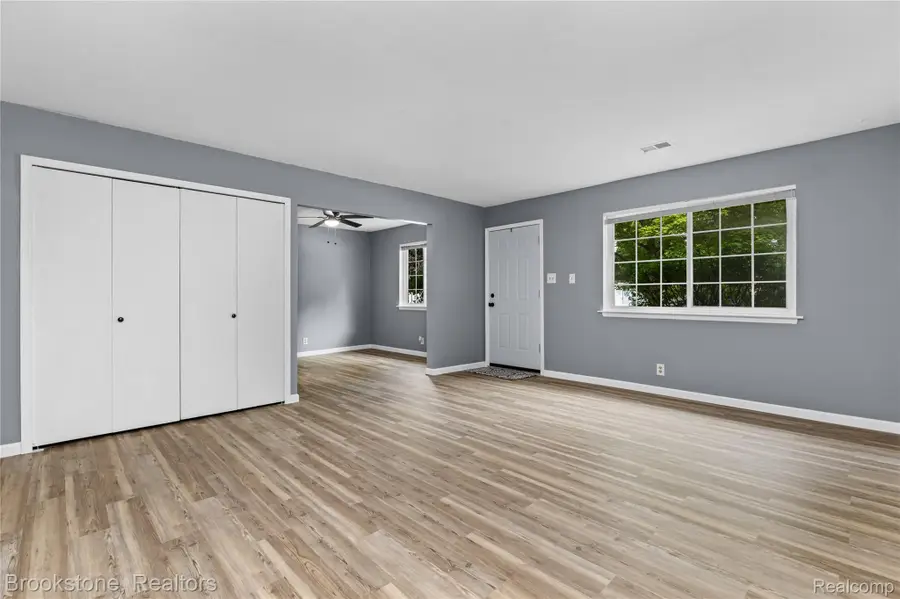 24089 Hopkins Street, Dearborn Heights, MI 48125 - #2