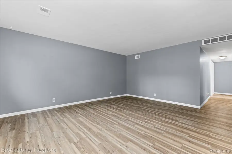 24089 Hopkins Street, Dearborn Heights, MI 48125 - #3