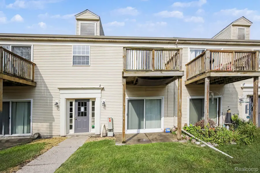 833 Bloomfield Village Boulevard #G, Auburn Hills, MI 48326 - #3