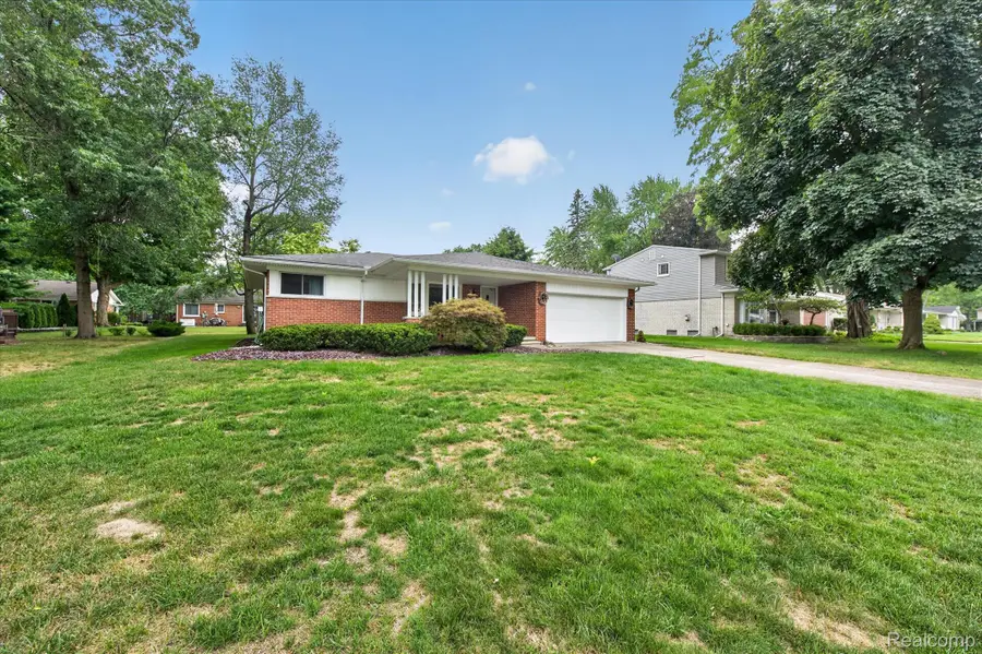 33237 Hampshire Road, Livonia, MI 48154 - #2