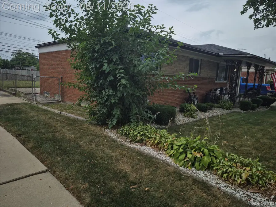 30541 Iroquois Drive, Warren, MI 48088 - #2