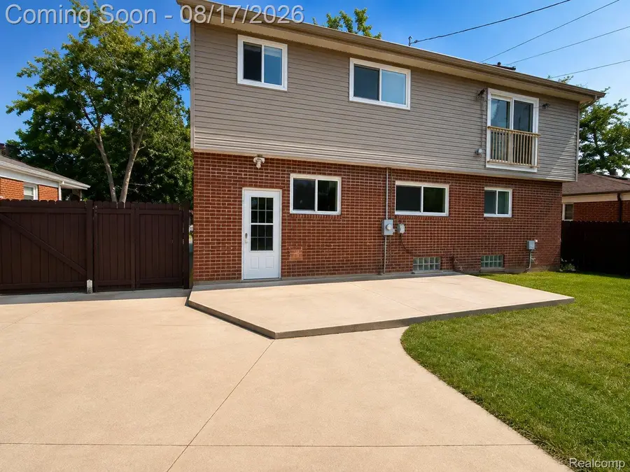 34024 Glenview Drive, Farmington, MI 48335 - #2