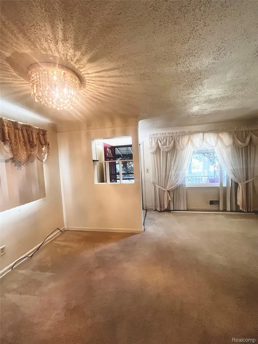 1603 W Mott Avenue, Flint, MI 48504 - #3